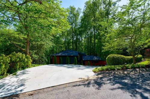 620 Colebrook Ct, Atlanta GA  30327-4710 exterior