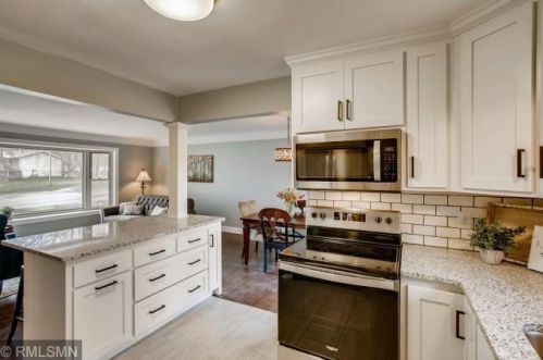 2382 Hillside Rd, Saint Paul MN  55110-5534 exterior