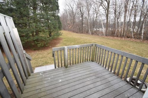 48 Oak Ridge Dr, Windsor Locks CT  06096-2665 exterior