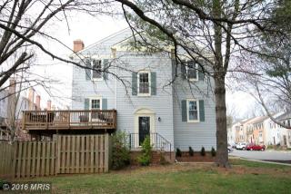 6190 Green Hollow Ct, Springfield, VA 22152-1441