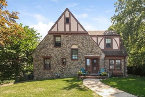 25 Fairview Ter, Derby, CT 06418-1414