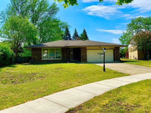 1718 Aztec Ln, Mount Prospect, IL 60056-1637