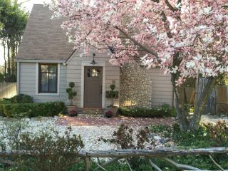 12 Crest Rd, Norwalk, CT 06853-1207
