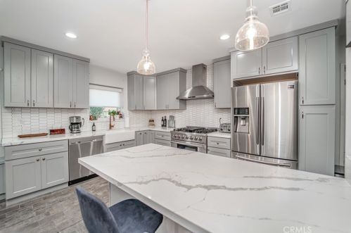 10231 Eglise Ave, Downey CA  90241-2920 exterior