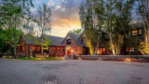 24363 Rolling View Rd, Calabasas, CA 91302-1174