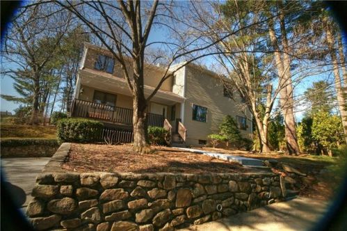 17 Mitris Blvd, Lincoln, RI 02865-3610