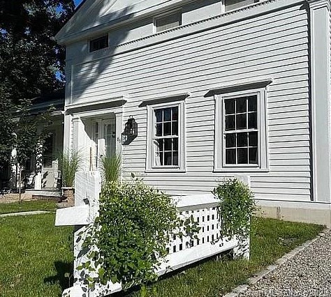 86 Main St, Canaan, CT 06031-1309