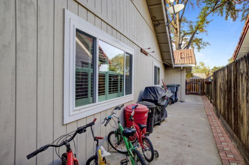 1235 Riv Blf Dr, Valley Home CA 95361-2655 exterior