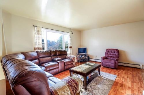 49 Beverly Ave, Waterbury, CT 06704-2317