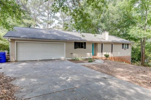 632 Country Club Dr, Monroe, GA 30655-2276
