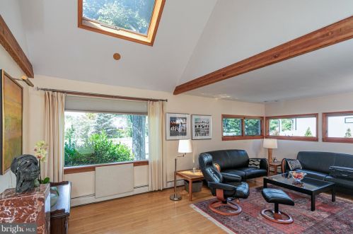 151 Snowden Ln, Princeton NJ 08540-3917 exterior