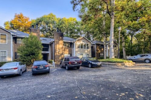 107 Barrington Hills Dr, Atlanta, GA 30350-3801