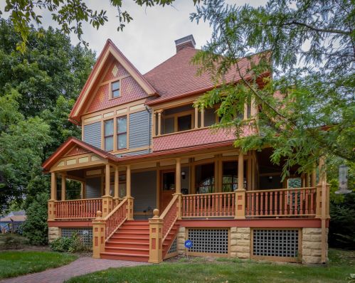 100 7th St, Oregon, IL 61061-1308