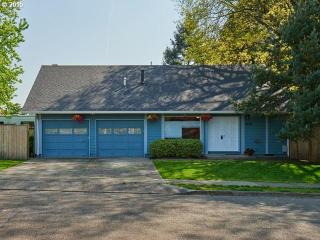 2104 Oak Dr, Newberg, OR 97132-1314