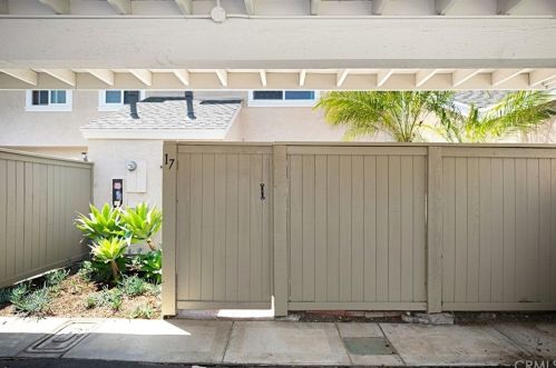 17 Woodfern, Irvine CA  92614-5457 exterior