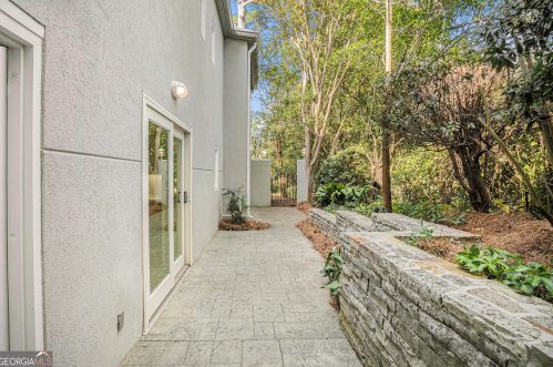 887 Berkshire Rd, Atlanta GA  30324-4929 exterior