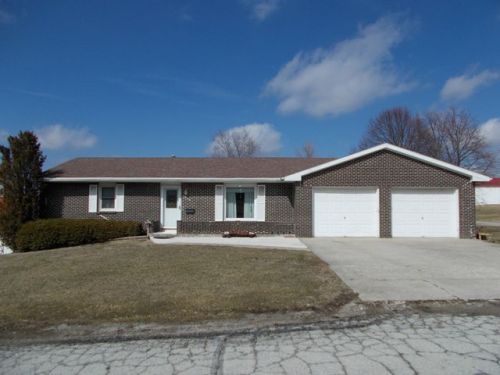 1004 Elm St, Albany, MO 64402-1917