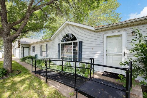 590 35th St, Hastings, MN 55033-3617