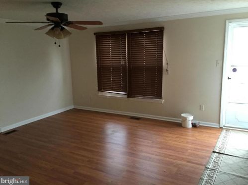 4745 Hersand Ct, Woodbridge VA  22193-5406 exterior