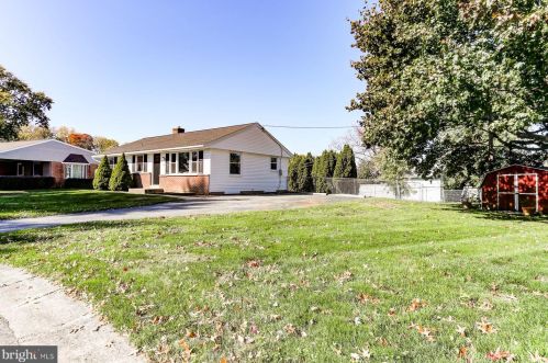 86 Victoria Ln, Lancaster PA  17603-7018 exterior