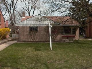289 Desplaines Ave, North Riverside, IL 60546-1801