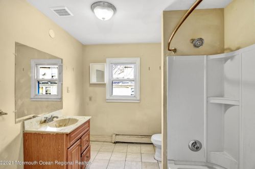 1105 Comstock St, Tinton Falls NJ 07712-5815 exterior