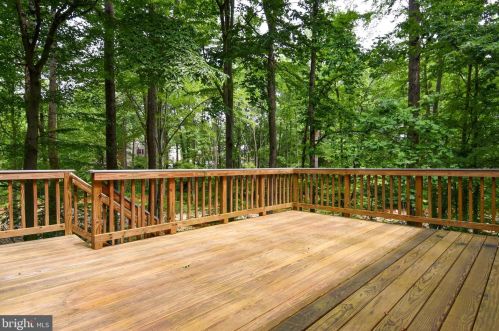 5640 Kirkham Ct, Springfield VA  22151-1709 exterior