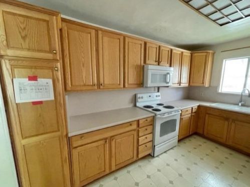 2044 Encina Ave, Modesto, CA 95354-1701