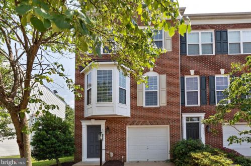 8251 Singleleaf Ln, Lorton, VA 22079-5635