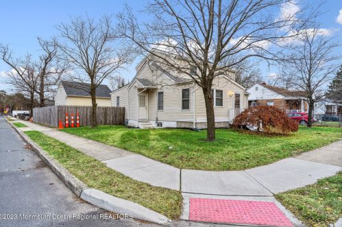 409 Willow St, Lakehurst, NJ 08733-2529