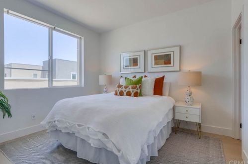 262 Rockefeller, Irvine CA  92612-8113 exterior