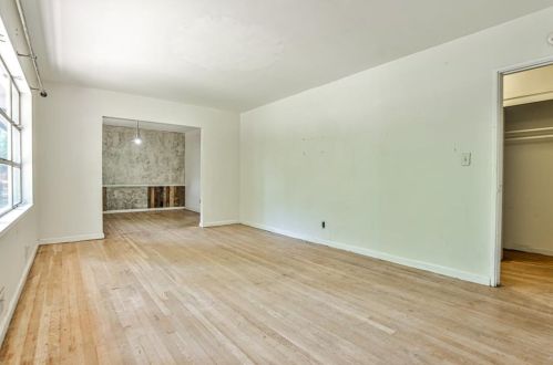 500 Brookfield Dr, Atlanta GA  30342-2710 exterior