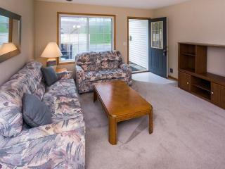 4423 Sleepy Holw, Saint Paul, MN 55122-2470