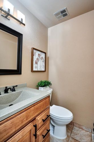 8548 Kettle Pl, Englewood CO 80112-4748 exterior