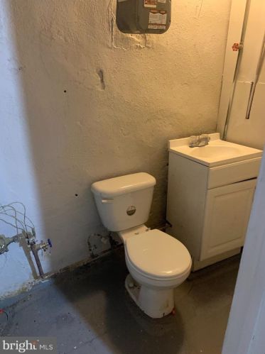 5927 4 St, Philadelphia PA 19140-2416 exterior