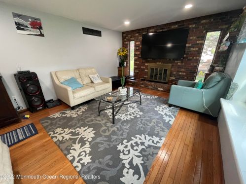 95 Oak Hill Rd, Middletown NJ 07748 exterior