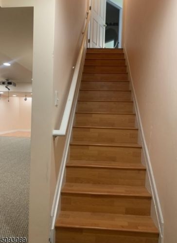 8 Esterbrook Dr, Princeton NJ  08540-6127 exterior