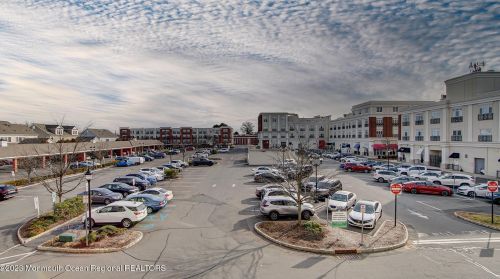 2 Commerce Sq, Trenton NJ  08691-4187 exterior