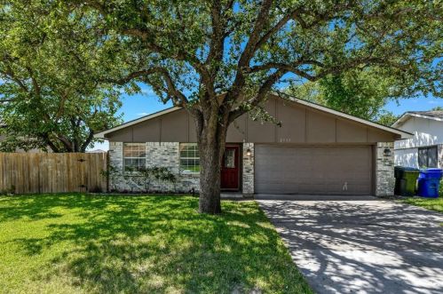 2915 Rayswood Dr, Carrollton, TX 75007-5754
