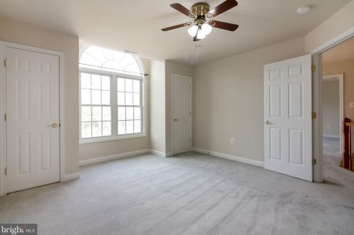 7337 Hooes Rd, Springfield VA  22152-3704 exterior