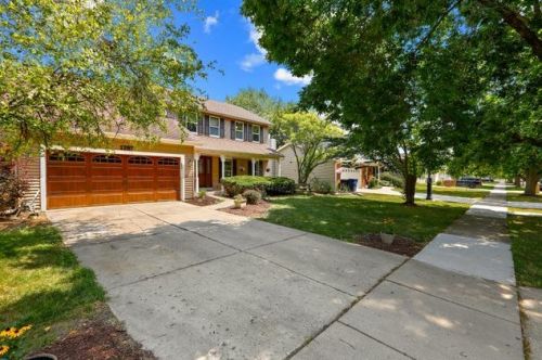 1297 Gregory Ct, Naperville, IL 60565-4197