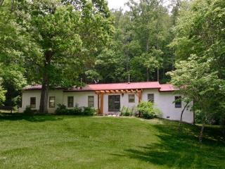 919 Long Branch Rd, Swannanoa, NC 28778-3528
