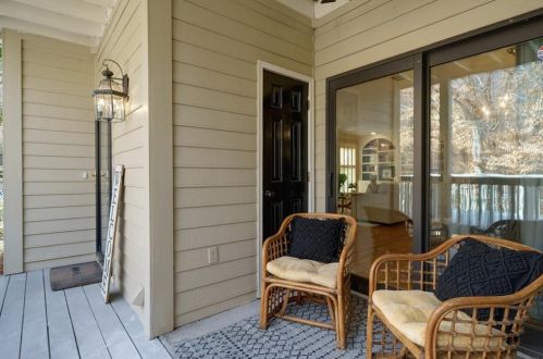 101 Bainbridge Dr, Atlanta GA  30327-4269 exterior