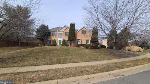 10754 Blaze Dr, Herndon, VA 20190-3941