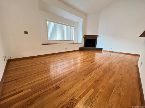 204 Plymouth St, Inglewood, CA 90302-2395