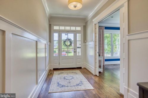 6219 31st St, Arlington, VA 22207-1122
