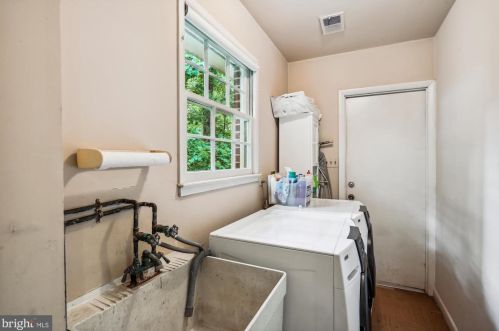 11924 Viewcrest Ter, Silver Spring MD 20902-1553 exterior