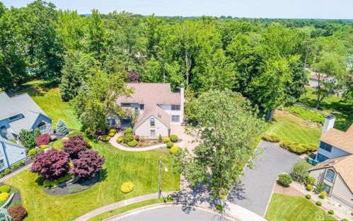 102 King St, Edison, NJ 08820-1002