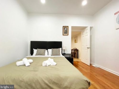 1415 Lombard St, Philadelphia, PA 19146-1656