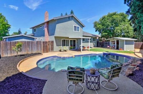 9319 Aster Crest Ct, Elk Grove, CA 95624-2821